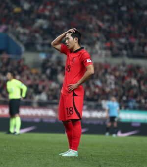 Lee Kang-in Instagram - 이번에 많은 축구팬분들의 관심과 응원 속에 다시 한번 축구의 열정을 느낄 수 있었습니다.
앞으로도 팬분들께 항상 발전된 모습 보여드리고, 더 큰 즐거움 드릴 수 있도록 꾸준히 노력하겠습니다.
앞으로도 많은 관심 부탁드립니다.🇰🇷♥️