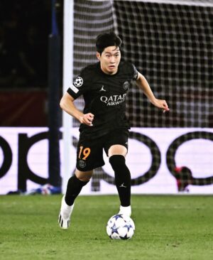 Lee Kang-in Instagram - Feliz por la victoria y por la vuelta con el equipo💪
Allez Paris🔴🔵