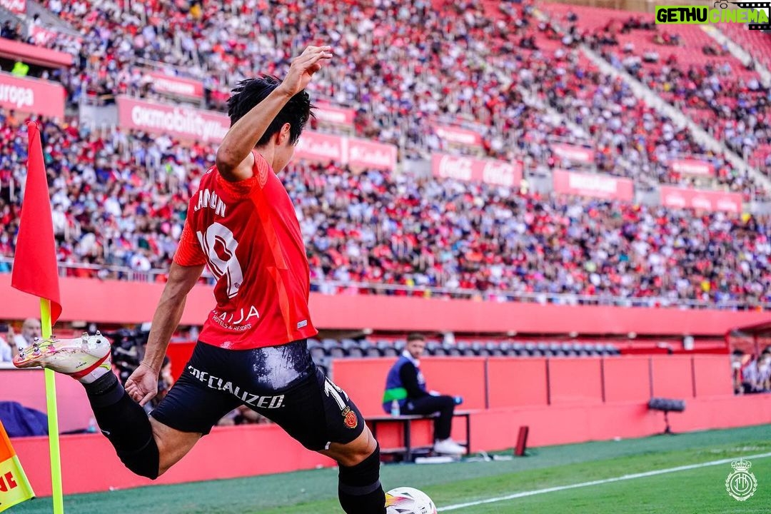 Lee Kang-in Instagram - Muy contento por la victoria de ayer! Gracias afición por haberme recibido con tanto cariño! Vamos juntos a por más!! 👹❤️🖤