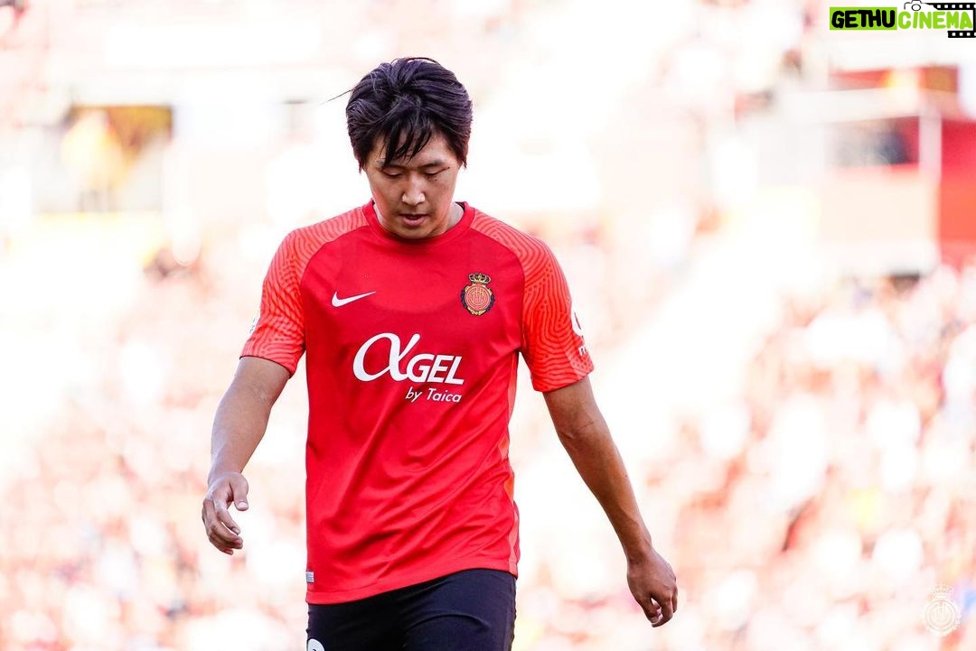 Lee Kang-in Instagram - Muy contento por la victoria de ayer! Gracias afición por haberme recibido con tanto cariño! Vamos juntos a por más!! 👹❤️🖤
