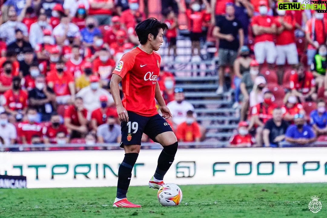 Lee Kang-in Instagram - Muy contento por la victoria de ayer! Gracias afición por haberme recibido con tanto cariño! Vamos juntos a por más!! 👹❤️🖤