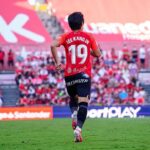 Lee Kang-in Instagram - Muy contento por la victoria de ayer! Gracias afición por haberme recibido con tanto cariño! Vamos juntos a por más!! 👹❤️🖤