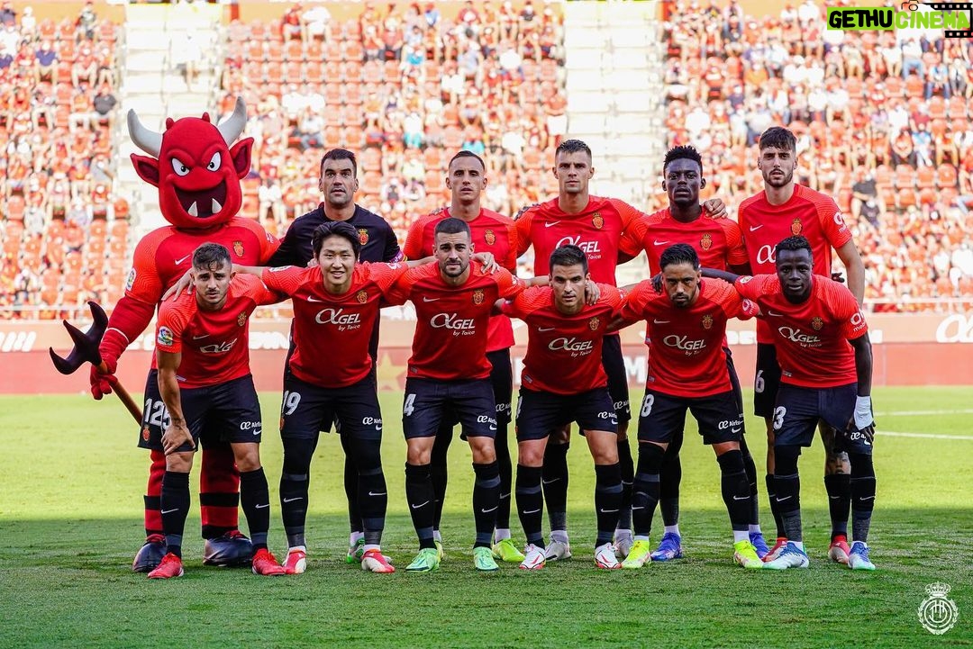 Lee Kang-in Instagram - Muy contento por la victoria de ayer! Gracias afición por haberme recibido con tanto cariño! Vamos juntos a por más!! 👹❤️🖤