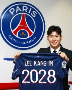 Lee Kang-in Instagram - Paris Saint-Germain is delighted to announce the arrival of Lee Kang-In on a contract until 2028. The 22-year-old attacking midfielder becomes the first South Korean player to sign for the Club. Le Paris Saint-Germain est heureux d’annoncer l’arrivée de Lee Kang-In jusqu’en 2028. Le milieu offensif de 22 ans devient le premier joueur sud-coréen à s’engager en faveur du Club. #WelcomeLeeKangIn 🔴🔵 Paris, France