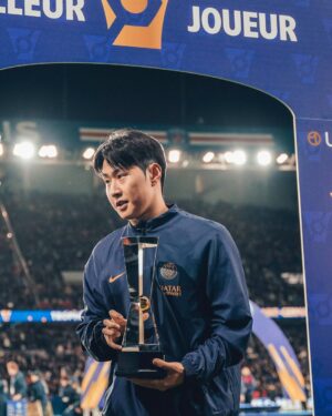 Lee Kang-in Instagram - Quelle meilleure façon de commencer 2024 ✨🏆