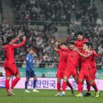 Lee Kang-in Instagram - 2023년 축구대표팀 경기들이 모두 끝났네요. 팬분들의 응원덕분에 서울에서 그리고 멀리 중국에서도 저희가 좋은 성적을 낼수 있었어요 🙌 특히 큰 시험을 치르고 경기장에 저희를 보러 찾아와주신 수험생 분들 모두 저희를 보고 조금이라도 힘을 받으셨다면 좋겠습니다! 2024년에도 여러분에게 큰힘이 되어드릴수 있는 모습으로 돌아올수 있도록 노력할게요! 여러분들도 올 한해 끝까지 화이팅!♥️👍