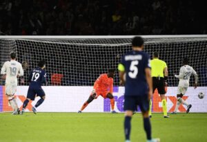 Lee Kang-in Instagram - Une nuit magique à Paris!
Allons-y ensemble pour plus, Allez Paris!❤️💙