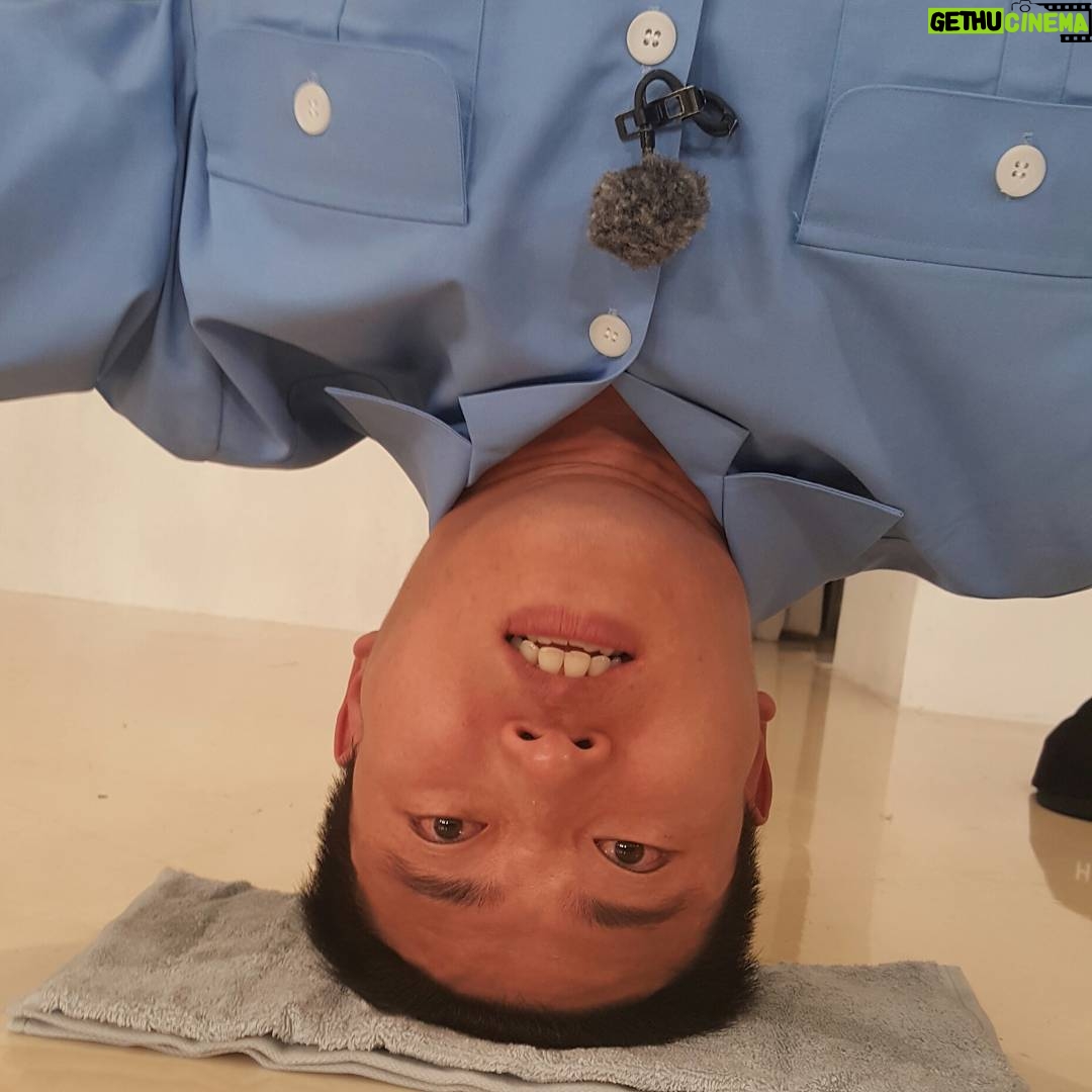 Lee Kwang-soo Instagram - 잠시후자정 #바람이나좀쐐#엉덩이#강개리#2002 한곡한곡다기가막혀요 #전재산을걸겠음