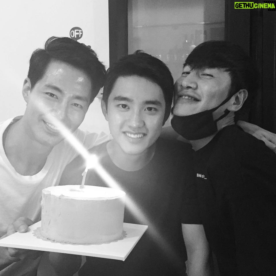 Lee Kwang-soo - 410K Likes - 자축♡
#장재열#한강우#박수광