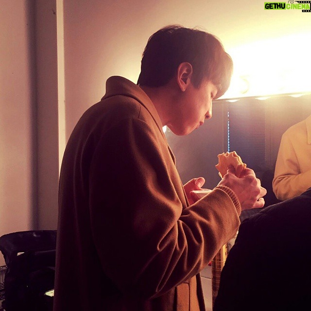 Lee Kwang-soo Instagram - #토스트 #달걀후라이도들어있었음 #입안에있는데도계속욱여넣고싶다