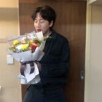 Lee Kwang-soo Instagram – 화훼농가를응원합니다💐#부케챌린지#이동휘#박정민