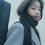 Lee Na-eun Instagram - 조금 따뜻한 주말을 보내는 법 🎸📚☕️🎵