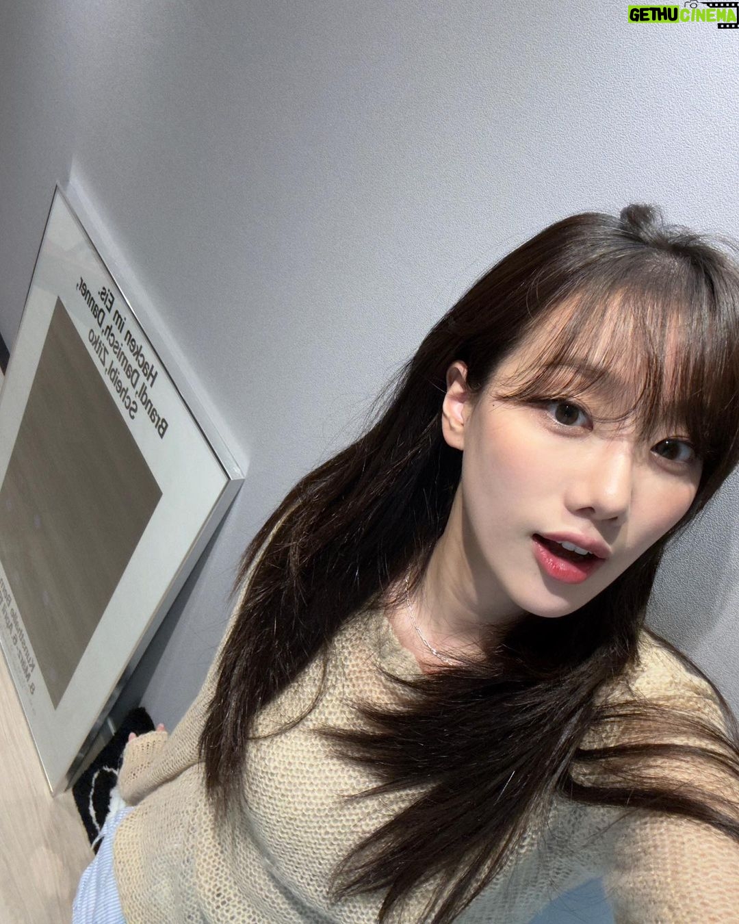 Lee Na-eun Instagram - 감기 걸리기 딱인 요즘 날씨 방심 금물!!!🤧😷