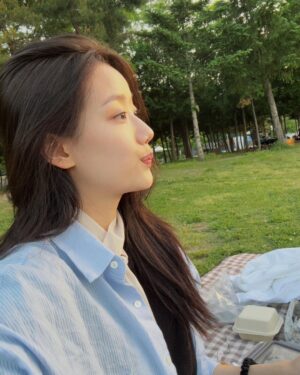 Lee Na-eun Instagram - 5월 가지마 ~🍃🌳