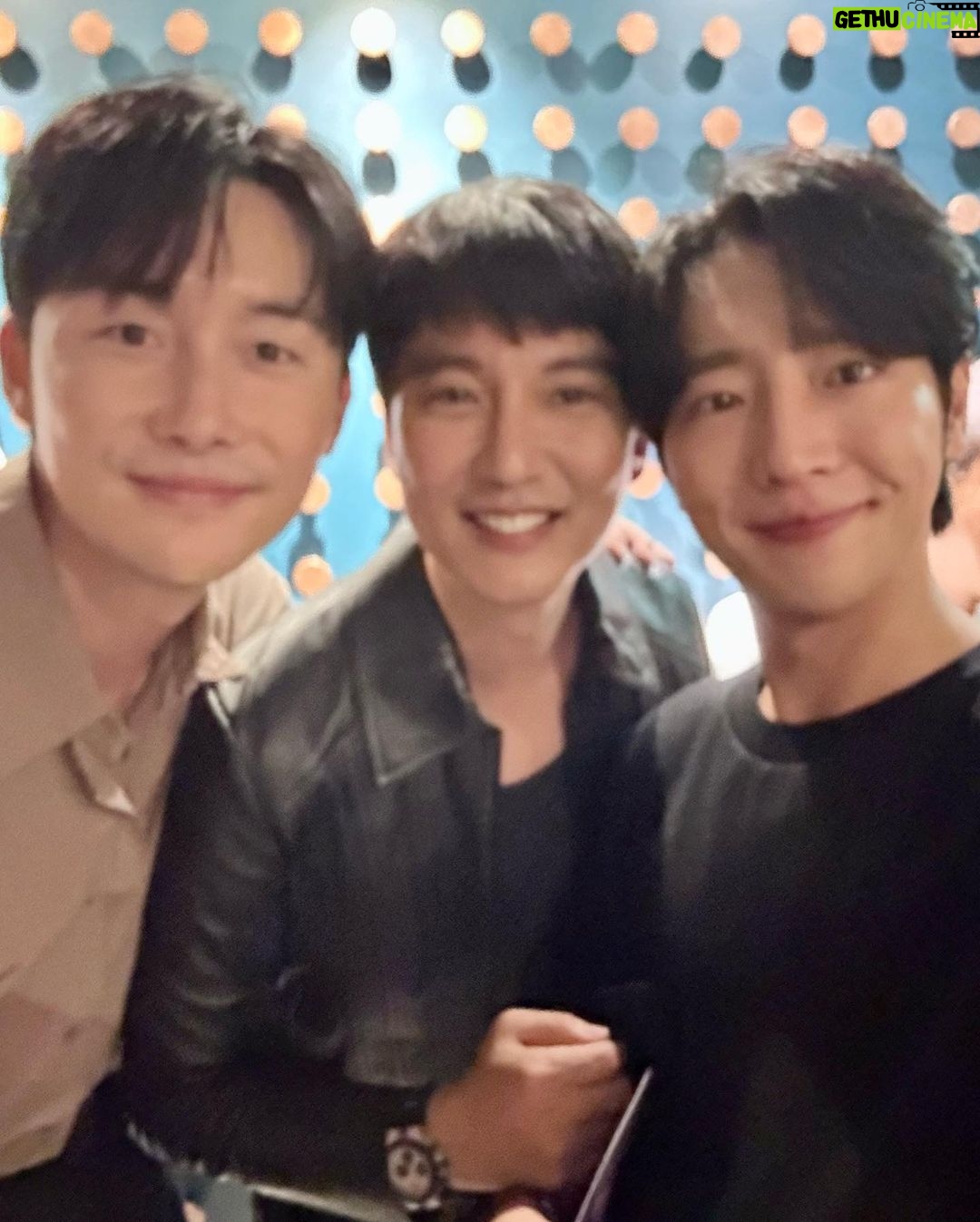 Lee Sang-yeob - 88.3K Likes - 우리 남길이형 준한이 밥 뭐궈쒀?
#영화보호자 화이팅