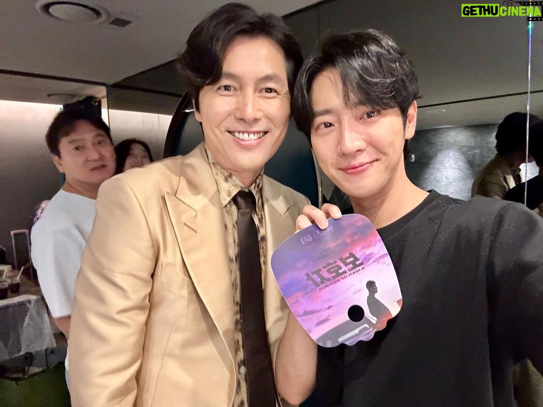 Lee Sang-yeob Instagram - 우리 우성이형 밥 뭐궈쒀? 영화 #보호자 정우성 감독님 👍👍👍