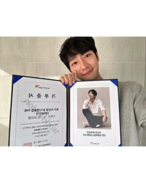 Lee Sang-yeob Instagram - 고맙습니다. 진심으로.
여러분들이 나를 아껴주고, 나에게 힘이 되어주듯이
나 또한 여러분들에게 힘이 될 수 있도록 열심히 연기할게요.
더 건강하시고 더 행복한 여러분 되시길 기도합니다.
고맙습니다..!! 고맙습니다.