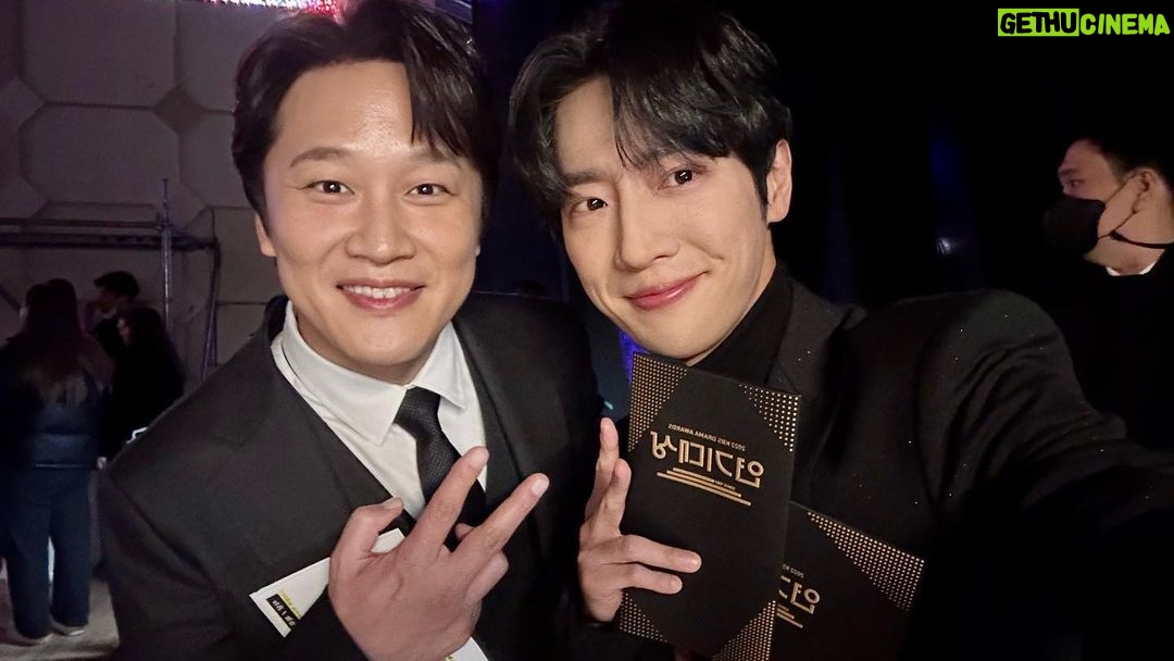 Lee Sang-yeob Instagram - KBS연기대상 #새해복많이받으세요 #순정복서 기대해주세요 #오랜만에만난나의형태현이형 #늘고마운우리친구들승준실장서희실장쏠쏠송이송이지아다