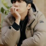 Lee Sang-yeob Instagram - 라이프로그와 함께 따뜻한 겨울 보내셔요 digital editor 유선호 videographer 남호형, 송재호 stylist 최진영 hair 김수철 make-up 김현경 prop stylist 이규미 _ #라이프로그 #LIFELOG #LOG_YOURSELF #22fw #아레나코리아 #ARENAKOREA