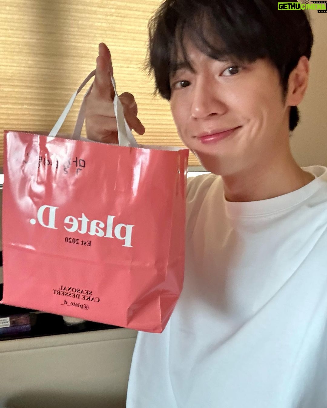 Lee Sang-yeob Instagram - 6개월간의 #순정복서 촬영 끝... 나와 한 팀이 되어 챙겨주고 늘 배려해주었던 태영팀 리더 울 승준실장님, eyou수철원장님 주솔이, 스타일랩 최진영 실장님 최서희 실장님 정예송, eyou현경쌤 김지아.. 늘 아침 첫씬부터 마지막씬까지.. 쉬는 날 없이 촬영 진행할때도 지친 기색없이 오히려 날 더 다독여준 가족같은 팀이었어요. 덕분에 잘 마친거 같아요..고맙습니다 다들 정말 너무 고마웠습니다💕