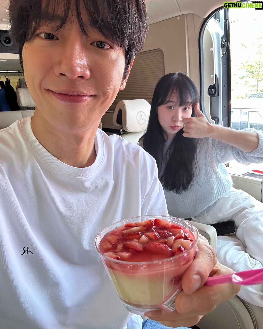 Lee Sang-yeob Instagram - 6개월간의 #순정복서 촬영 끝... 나와 한 팀이 되어 챙겨주고 늘 배려해주었던 태영팀 리더 울 승준실장님, eyou수철원장님 주솔이, 스타일랩 최진영 실장님 최서희 실장님 정예송, eyou현경쌤 김지아.. 늘 아침 첫씬부터 마지막씬까지.. 쉬는 날 없이 촬영 진행할때도 지친 기색없이 오히려 날 더 다독여준 가족같은 팀이었어요. 덕분에 잘 마친거 같아요..고맙습니다 다들 정말 너무 고마웠습니다💕