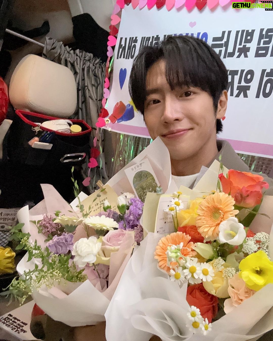 Lee Sang-yeob Instagram - 6개월간의 #순정복서 촬영 끝... 나와 한 팀이 되어 챙겨주고 늘 배려해주었던 태영팀 리더 울 승준실장님, eyou수철원장님 주솔이, 스타일랩 최진영 실장님 최서희 실장님 정예송, eyou현경쌤 김지아.. 늘 아침 첫씬부터 마지막씬까지.. 쉬는 날 없이 촬영 진행할때도 지친 기색없이 오히려 날 더 다독여준 가족같은 팀이었어요. 덕분에 잘 마친거 같아요..고맙습니다 다들 정말 너무 고마웠습니다💕