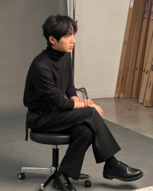 Lee Sang-yeob Instagram - 나 오늘 다 올려.
네이버 포스트에 더 많아요.