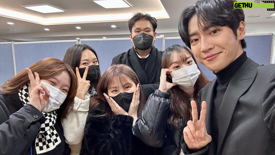 Lee Sang-yeob Instagram - KBS연기대상 #새해복많이받으세요 #순정복서 기대해주세요 #오랜만에만난나의형태현이형 #늘고마운우리친구들승준실장서희실장쏠쏠송이송이지아다