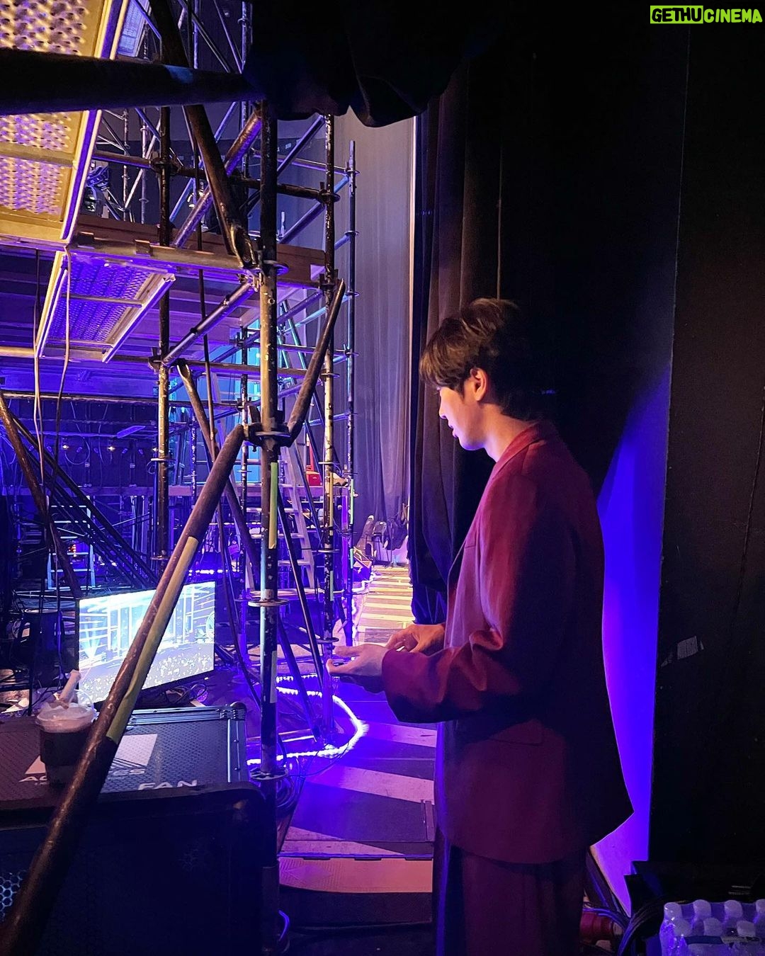 Lee Sang-yeob Instagram - #mnet #아티스탁게임 #프론트맨아저씨