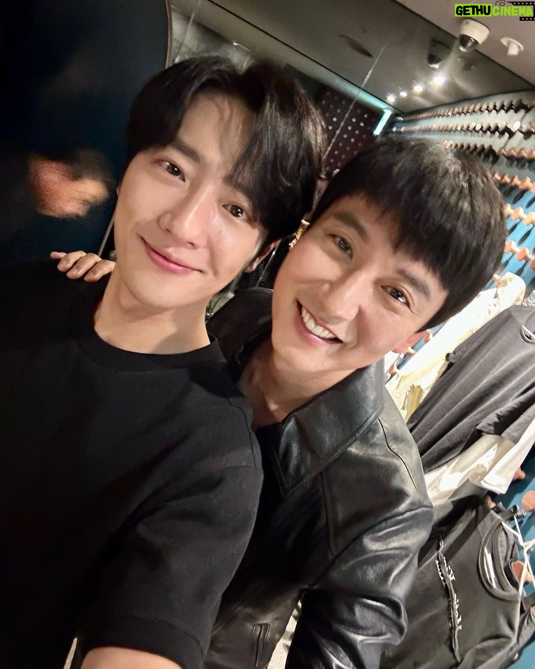 Lee Sang-yeob - 88.3K Likes - 우리 남길이형 준한이 밥 뭐궈쒀?
#영화보호자 화이팅