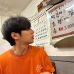 Lee Sang-yeob Instagram - 떡볶이엔 매우 진심인 편입니다만 더위에 매우 취약한 편이며 머리는 대개 산발인 편입니다🫠