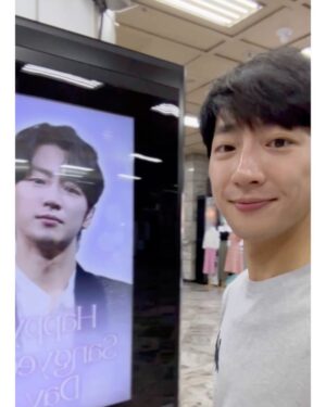 Lee Sang-yeob Instagram - 고맙습니다. 진심으로.
여러분들이 나를 아껴주고, 나에게 힘이 되어주듯이
나 또한 여러분들에게 힘이 될 수 있도록 열심히 연기할게요.
더 건강하시고 더 행복한 여러분 되시길 기도합니다.
고맙습니다..!! 고맙습니다.