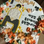 Lee Sang-yeob Instagram – #순정복서
덥고 습해서 힘든 날임에도 불구하고
바쁜 와중에 찾아와 주시고 해외에서도 와주시고..
감동했습니다. 
늘 부족한 저인데 이렇게 사랑 주셔서 몸둘 바를 모르겠습니다. 
고맙습니다.
제가 할 수 있는 최고의 보답은 순정복서를 통해서 좋은 모습 보이고, 또 좋은 작품으로, 좋은 프로그램으로 쉬지 않고 열심히 찾아뵙는거겠지요. 더 열심히 연기하고 앞에 서겠습니다.
지지해주시고 응원해주셔서 감사합니다. 감사합니다👍