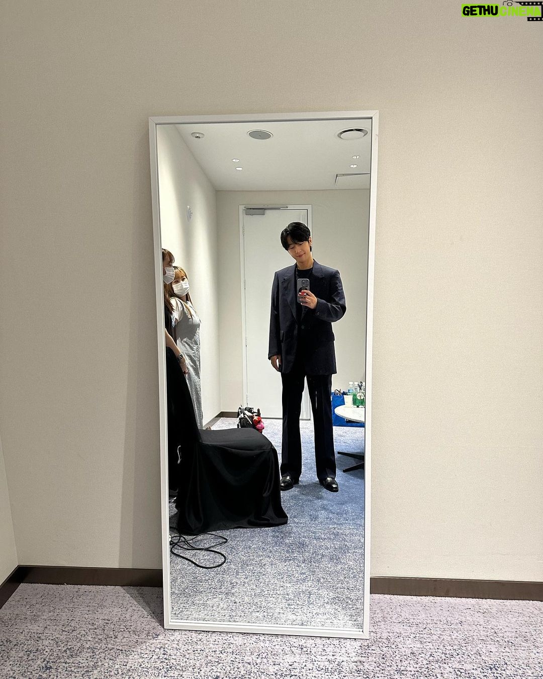 Lee Sang-yeob Instagram - #순정복서 덥고 습해서 힘든 날임에도 불구하고 바쁜 와중에 찾아와 주시고 해외에서도 와주시고.. 감동했습니다. 늘 부족한 저인데 이렇게 사랑 주셔서 몸둘 바를 모르겠습니다. 고맙습니다. 제가 할 수 있는 최고의 보답은 순정복서를 통해서 좋은 모습 보이고, 또 좋은 작품으로, 좋은 프로그램으로 쉬지 않고 열심히 찾아뵙는거겠지요. 더 열심히 연기하고 앞에 서겠습니다. 지지해주시고 응원해주셔서 감사합니다. 감사합니다👍