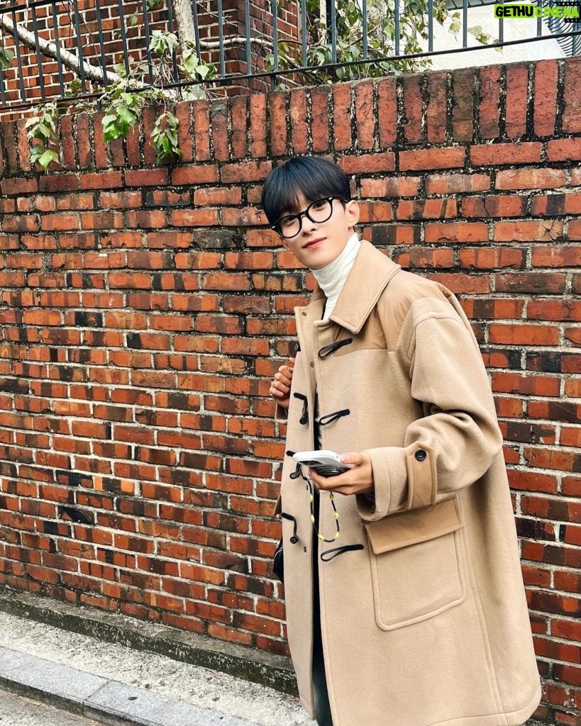 Lee Seok-min Instagram - 🤓🤎