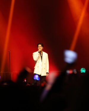 Lee Seung-gi Instagram - Merci🇫🇷💕