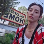 Lee Soo-hyuk Instagram - 🎈 #ad @toiletpapermagazineofficial @samsung_bespoke @samsungmobile