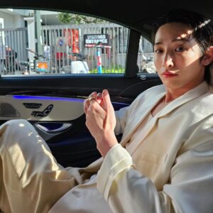 Lee Soo-hyuk Instagram - 🙂✌🏻