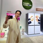 Lee Soo-hyuk Instagram - @samsung_bespoke #ad 여기는 밀라노 fuorisalone2023 삼성 비스포크와 함께 하고 있습니다. 기술이 디자인과 환경을 생각할 때에 달라지는 우리의 일상⚡️ @toiletpapermagazineofficial @nycjang @mun_seungji #삼성비스포크 #SamsungBespoke #Fuorisalone #SamsungxToiletpaper #Toiletpaper #비스포크라이프 #Bespokelife #Bespokehome