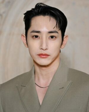 Lee Soo-hyuk Instagram - @Dior #DiorCouture #Dior

🚀

@apple0412 
@blow_tnim_minti 
@idmakeupwakeup 

@kingmxker 
@ygad_official