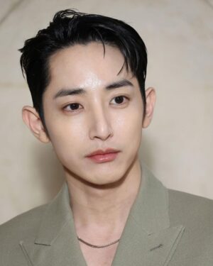 Lee Soo-hyuk Instagram - @Dior #DiorCouture #Dior

🚀

@apple0412 
@blow_tnim_minti 
@idmakeupwakeup 

@kingmxker 
@ygad_official