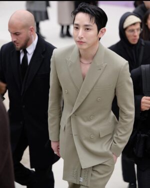 Lee Soo-hyuk Instagram - @Dior #DiorCouture #Dior

🚀

@apple0412 
@blow_tnim_minti 
@idmakeupwakeup 

@kingmxker 
@ygad_official