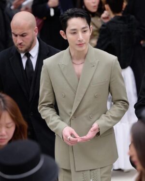 Lee Soo-hyuk Instagram - @Dior #DiorCouture #Dior

🚀

@apple0412 
@blow_tnim_minti 
@idmakeupwakeup 

@kingmxker 
@ygad_official