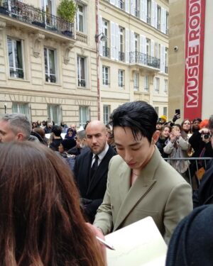 Lee Soo-hyuk Instagram - @Dior #DiorCouture #Dior

🚀

@apple0412 
@blow_tnim_minti 
@idmakeupwakeup 

@kingmxker 
@ygad_official