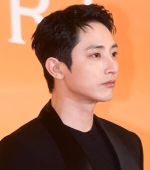 Lee Soo-hyuk Instagram - @bulgari ✨