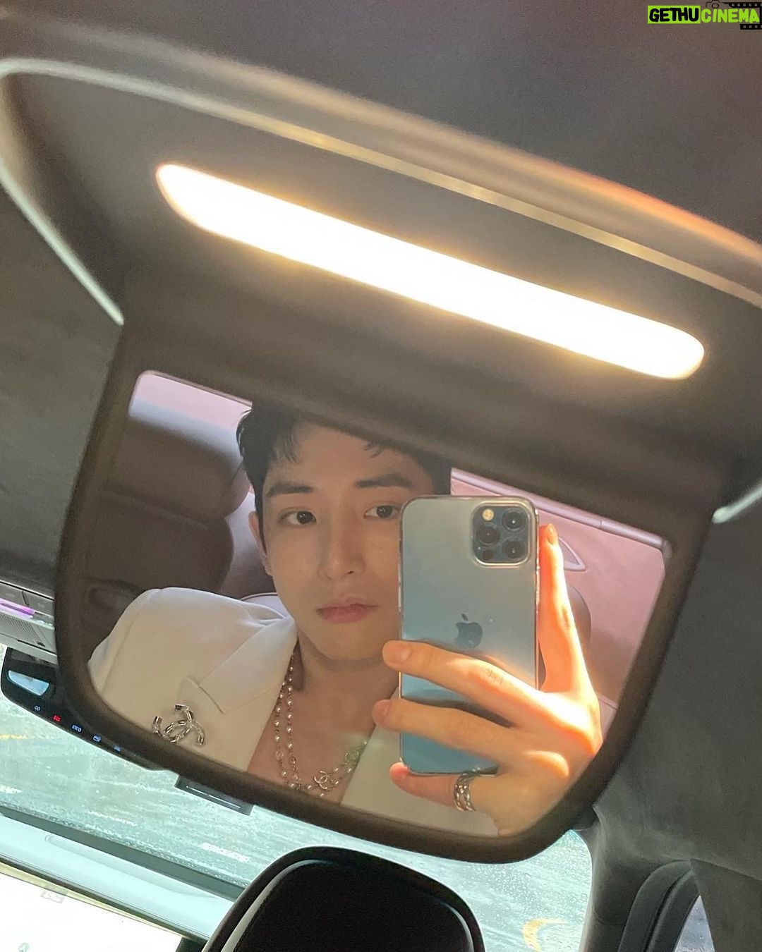 Lee Soo-hyuk Instagram - @CHANEL.BEAUTY.KOREA #광고 #N1DECHANELGARDEN #레드까멜리아세럼