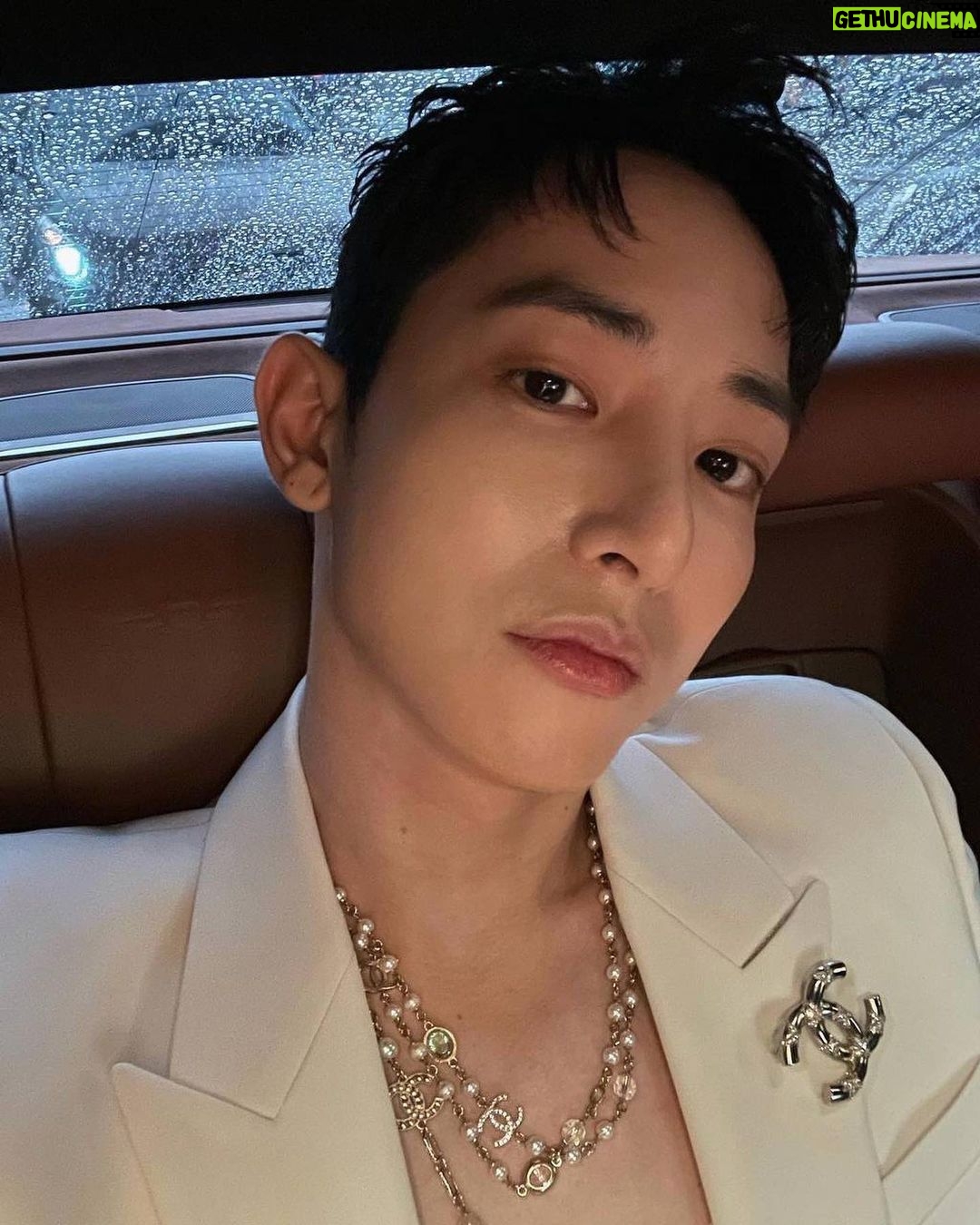 Lee Soo-hyuk Instagram - @CHANEL.BEAUTY.KOREA #광고 #N1DECHANELGARDEN #레드까멜리아세럼