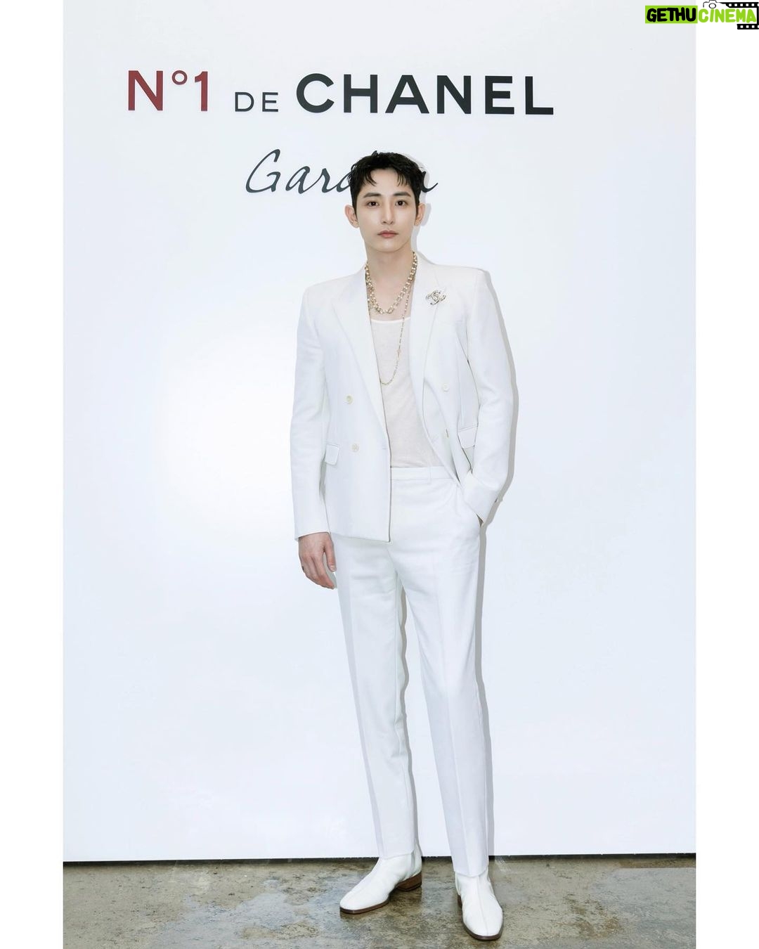 Lee Soo-hyuk Instagram - @CHANEL.BEAUTY.KOREA #광고 #N1DECHANELGARDEN #레드까멜리아세럼