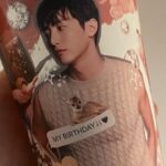 Lee Soo-hyuk Instagram – 드라마 ‘내일’을 사랑해 주신 모든 분들께 감사 인사드립니다. 

이번 생일은 중길이 덕분에 더 많은 축하를 받은 거 같아 마음이 따뜻한 하루를 보낼 수 있었습니다.

감사합니다.🙂

2022. 5. 31.