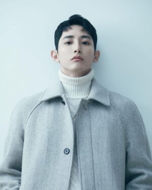 Lee Soo-hyuk Instagram - @fahrenheit.official 💥

@kimheejune 
@apple0412 
@blow__jungho 
@idmakeupwakeup 

@ygad_official 
@yg_stage